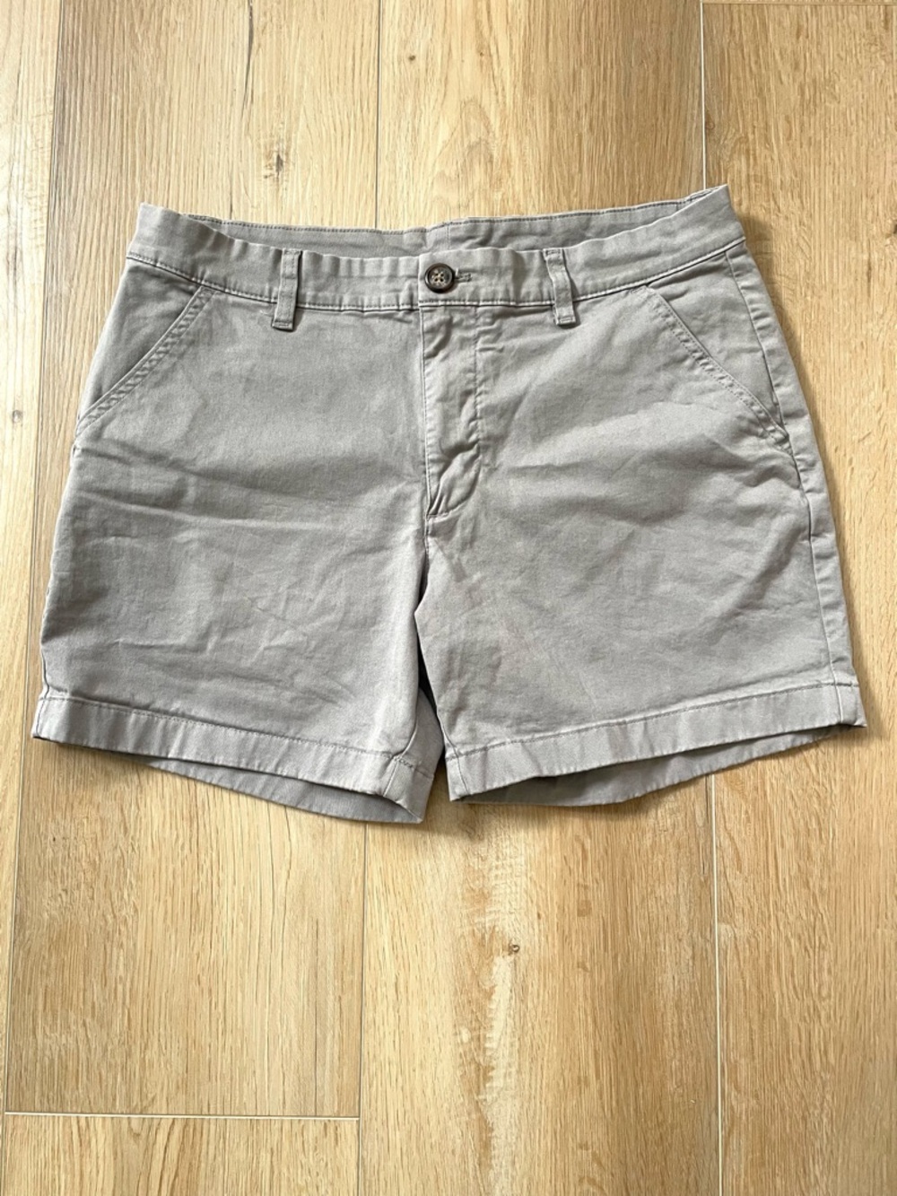 Chubbies Men’s The Silver Linings Gray Flat Front Chino Shorts 5.5" Size 32